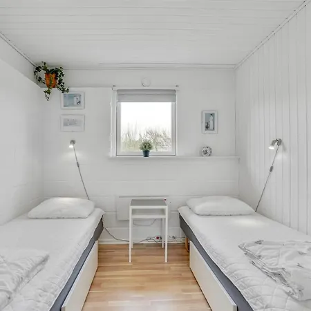 Haklang - 200m From The Sea By Interhome