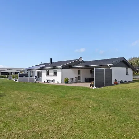 Haklang - 200m From The Sea By Interhome *